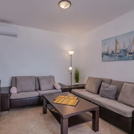 Sop By Interhome Cizici